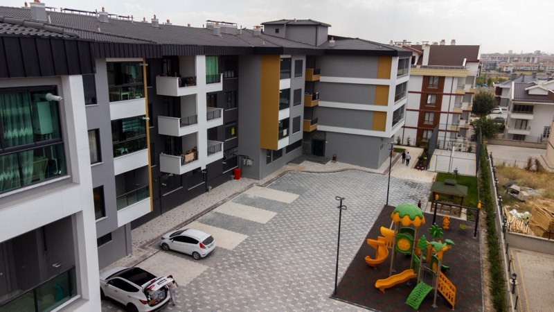 Lavanta — iç avlu, oyun alanı ve otopark