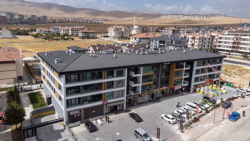 Lavanta — yapının havadan yan cephe görünümü